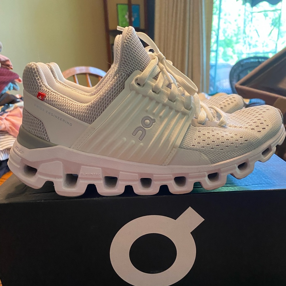 Cloudswift glacier white womens running shoes